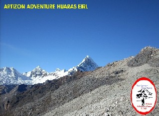 Campo Morrena vista de los nevados de Artesonraju, Parón y Paria